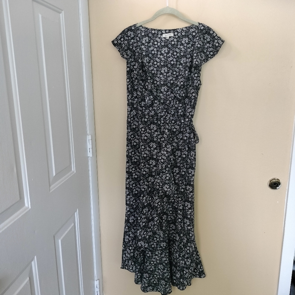 Max Studio Ruffle Ditzy Floral Black White High Low Hem Wrap Dress M Vacation